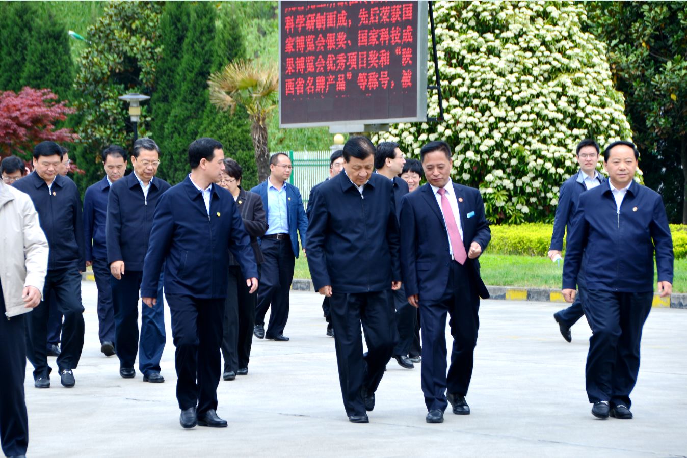 ×ðÁú¶¶È¦(Öйú¹ÙÍø)-Ϊdu¶øÉú