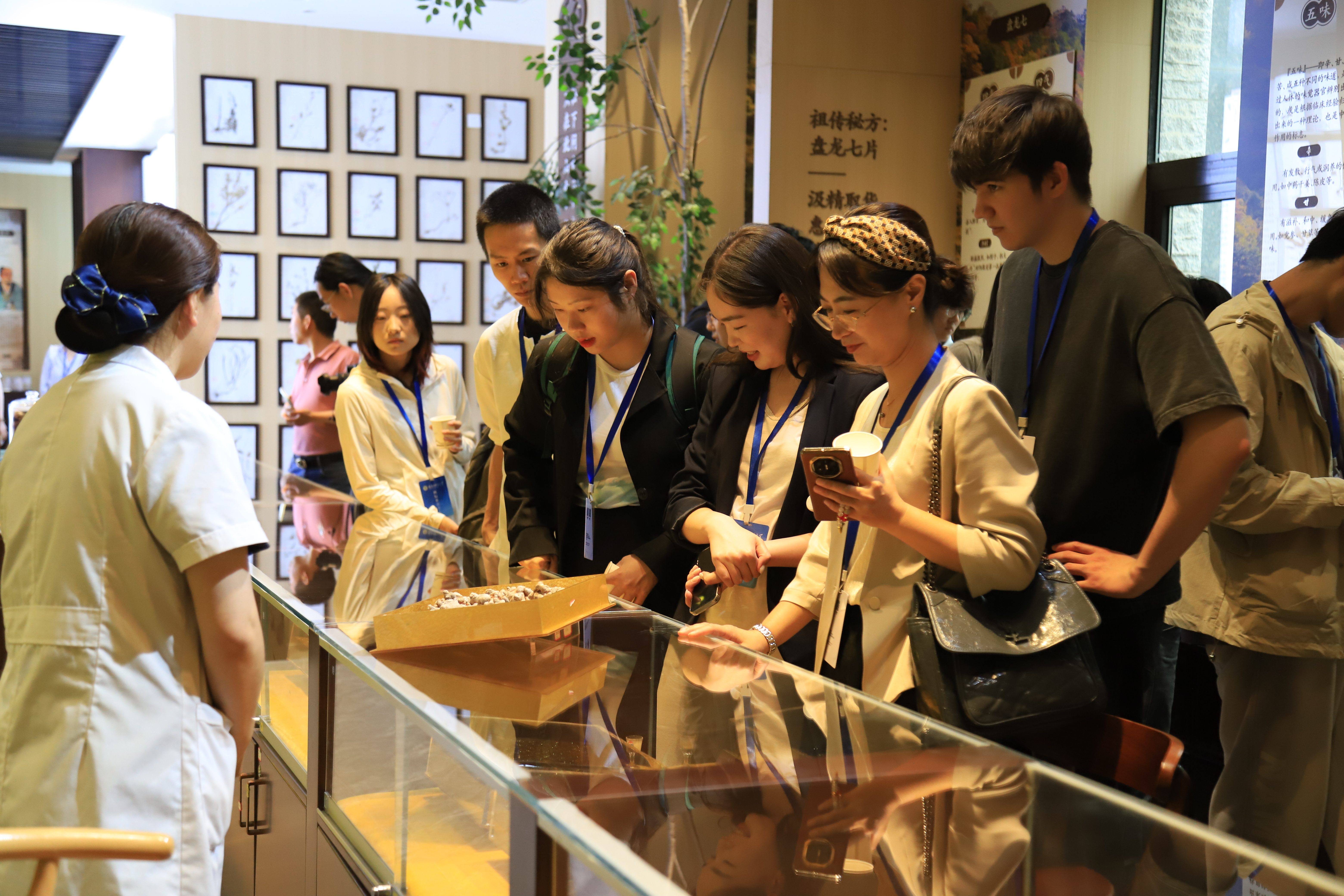 1747356289.jpg 3(1).jpg