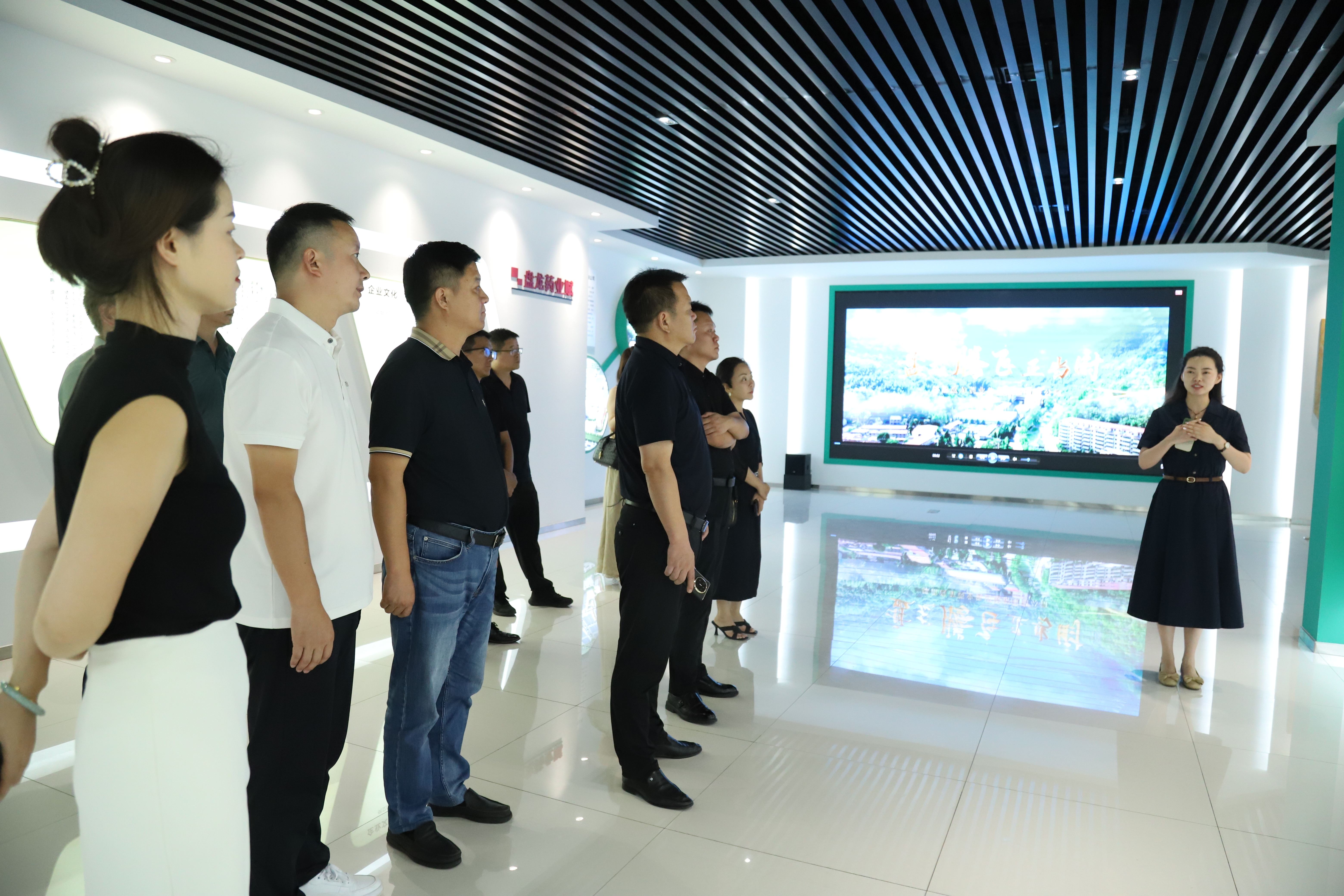 1754448994.jpg 2.jpg