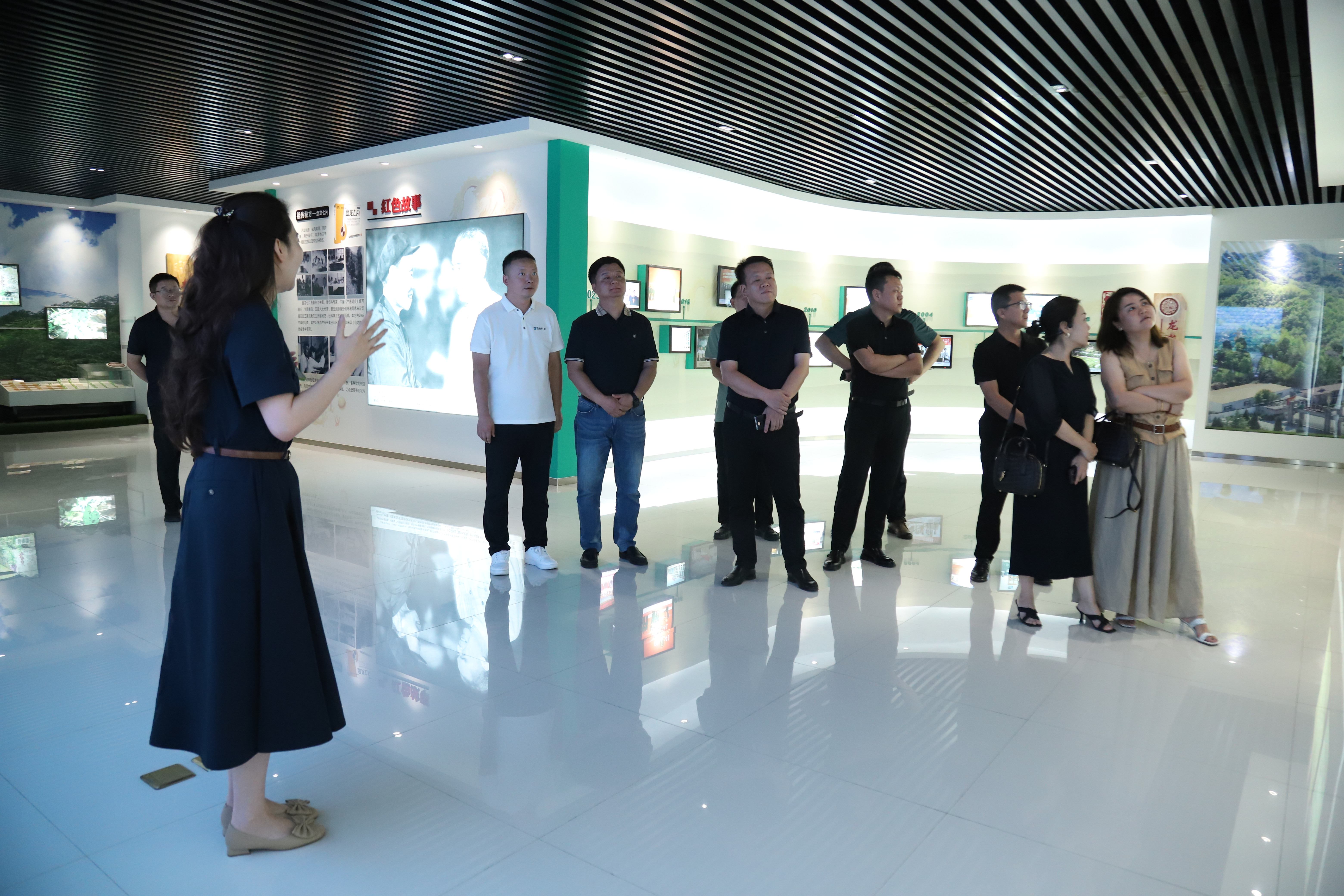 1754448998.jpg 3.jpg